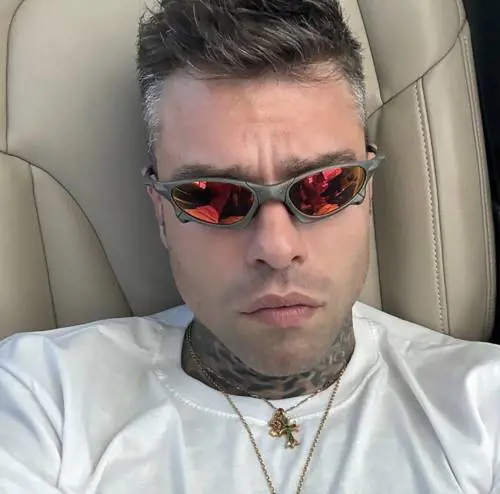 L'ospitata di Fedez alla festa della Madonna fa infuriare i parroci