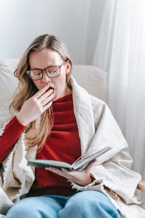 Perché sbadigliare è contagioso: ecco lo studio che ne svela i motivi 
