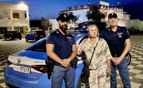 Tina Cipollari fermata dalla polizia. La foto che fa impazzire i social