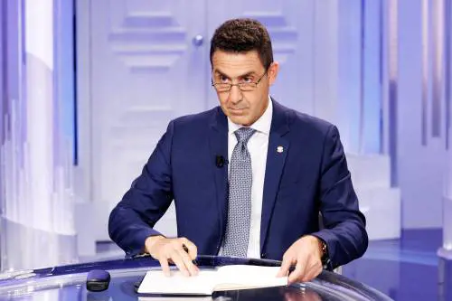 I colonnelli di Vannacci spingono. Lui conta le truppe per un partito