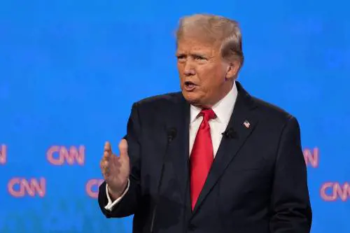 Astuzia, disciplina e lo sfottò che va a segno. Trump vince da "statista". E la Borsa fa festa