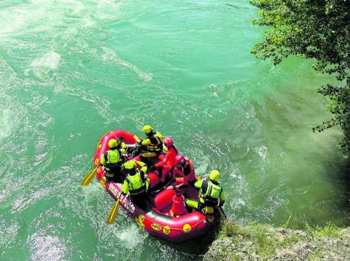 Lavorava alla diga, operaio disperso nell'Adda. Morti due 21enni su un trattore e su un muletto