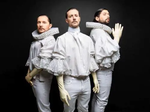 I Ministri, gli alternativi rock che dal vivo "pestano duro"