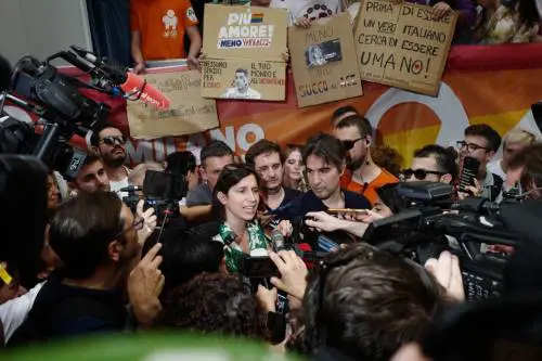 Schlein fa il comizio al Pride, quattro giornalisti molestati