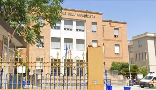 Dramma nel Cosentino, bimbo di 3 anni schiacciato dal cancello dello stabilimento balneare
