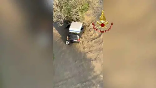 Maltempo in Piemonte, vigili del fuoco al lavoro per evacuare turisti e residenti