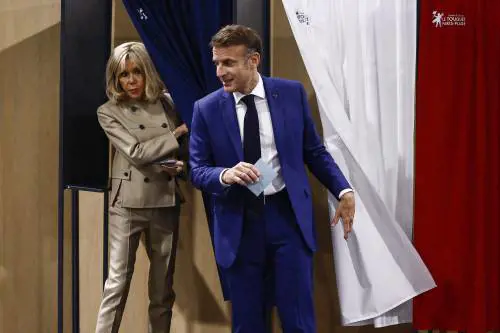 Il Macron "bastonato" e la tattica del sabotaggio