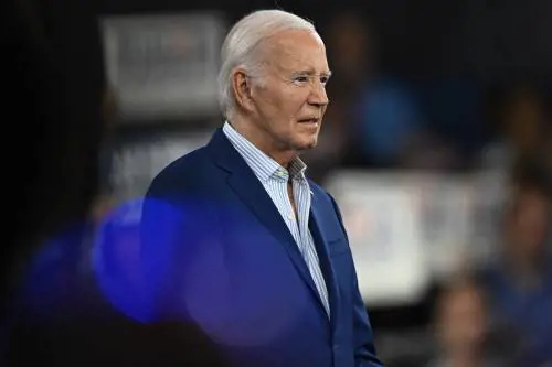 I fedelissimi di Biden vogliono salvare il presidente: cresce la rivolta tra i dem