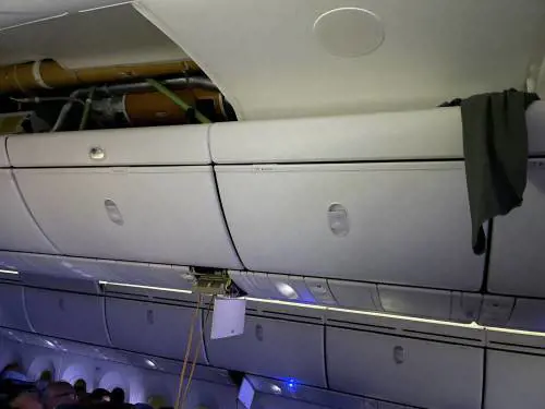 Terrore a bordo dell'aereo diretto in Uruguay. Fortissima turbolenza, 30 feriti