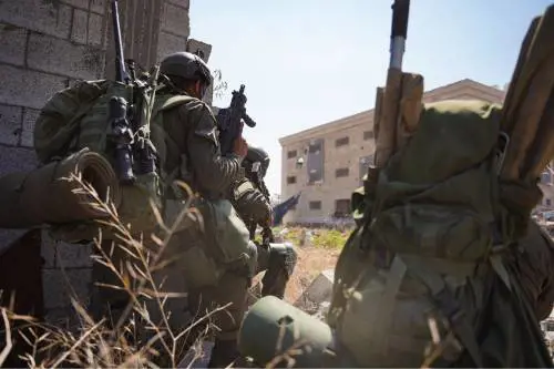 Tregua a Gaza per salvare gli arsenali: i timore dei generali in caso di guerra contro Hezbollah