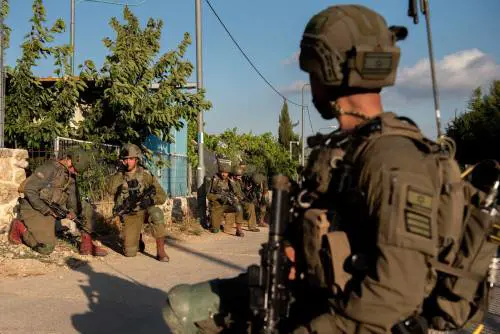 Israele: "Ucciso il premier di Hamas a Gaza". Colpito il centro dell'intelligence di Hezbollah 
