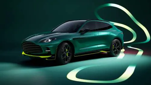 Aston Martin DBX707 AMR24, il super SUV con l’anima di una Formula 1