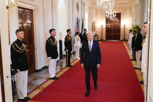 Mistero su Biden: "Valuta il ritiro. Kamala è pronta". Ira Casa Bianca