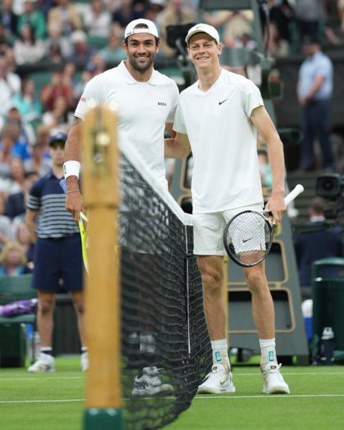 Show a Wimbledon. Sinner vince il derby con il vero Berrettini