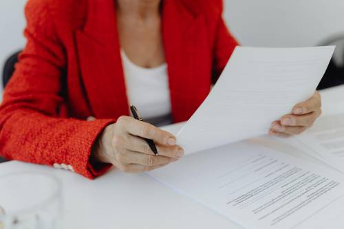 Accesso al contratto assicurativo condominiale: obblighi dell’amministratore e diritti dei condòmini