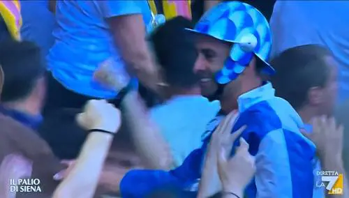 Dopo due rinvii per maltempo l'Onda vince il Palio di Siena