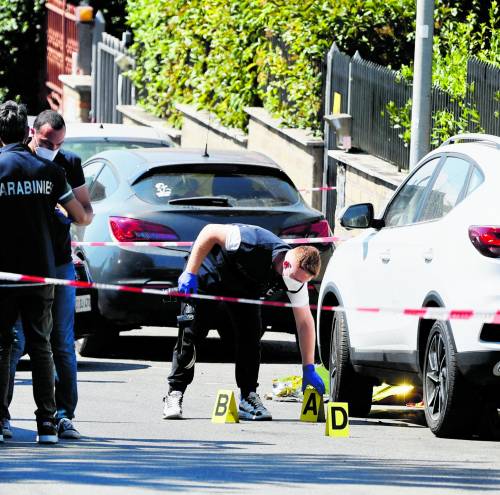 Fucilata alla ex in strada. Poi va a costituirsi in caserma