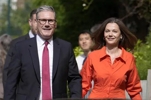 Victoria Starmer, chi è la nuova first lady britannica “low profile”