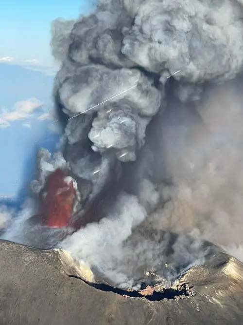 Eruzione dell'Etna: le spettacolari immagini del vulcano