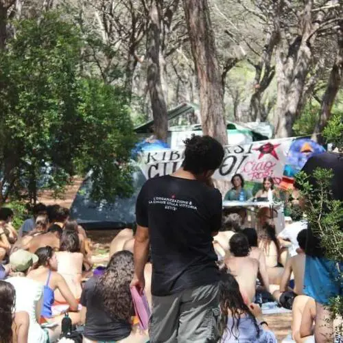 Intifada vista mare: i collettivi pro Palestina vanno in vacanza (in campeggio)
