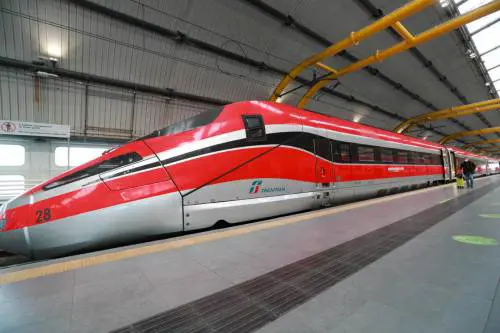 Alta velocità Milano-Roma, ritardi dei treni fino a 150 minuti