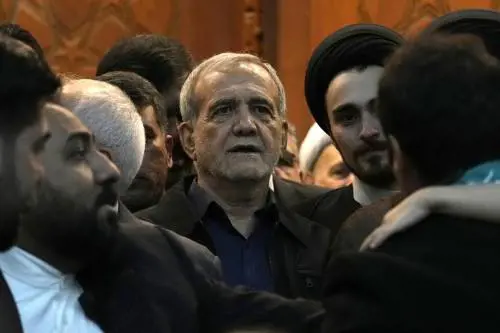 A Teheran il riformista Pezeshkian (ma comanda sempre l'Ayatollah)