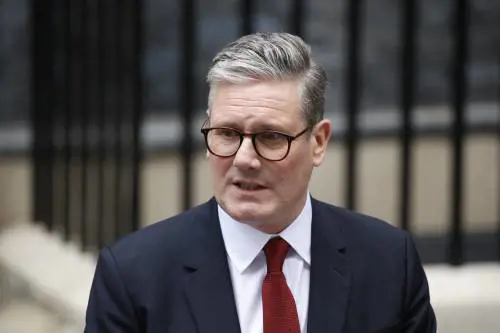 Il consiglio di Blair a Starmer: "Controlla l'immigrazione"