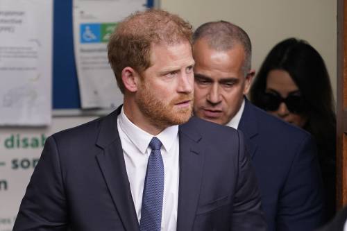 Harry è furioso: "Tornerà a casa nel giro di dieci anni, ma senza Meghan"