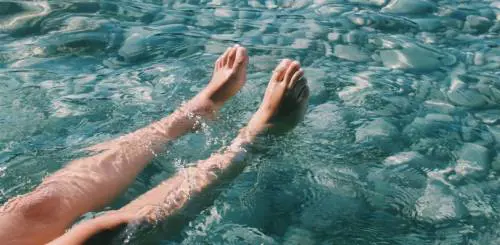 Caldo estivo e caviglie gonfie: ecco i rimedi fai da te per ritrovare sollievo