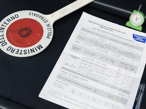 Viaggiare sicuri, è allarme pneumatici lisci 