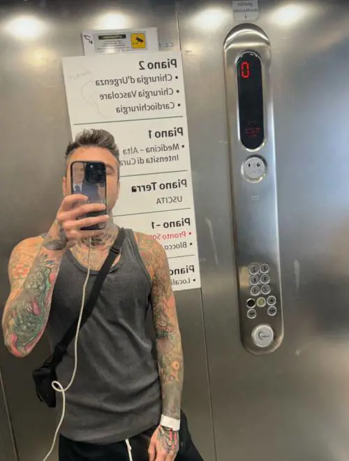 "Leggo cose...". Fedez torna a parlare dall'ospedale