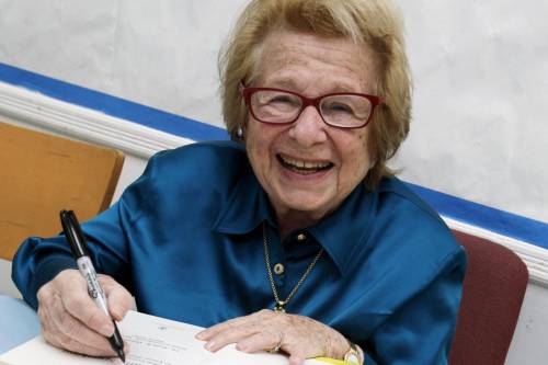 Scomparsa Ruth Westheimer, dottoressa famosa come "nonna Freud" del sesso