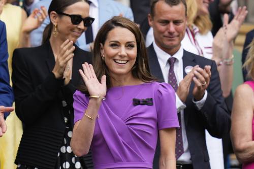 Kate torna in pubblico a Wimbledon. Con lei la piccola Charlotte e la sorella Pippa Middleton