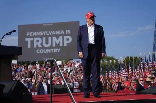 "Ho sperato di non essere colpito". Parla il fotografo che ha immortalato il proiettile indirizzato a Trump