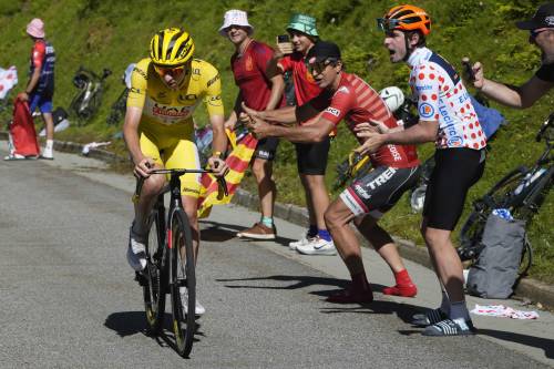 Allarme Covid al Tour, Pogacar: "Spero di essere risparmiato"