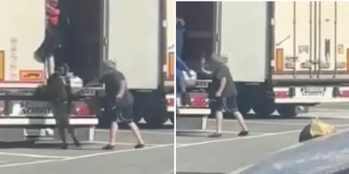 Trova i migranti sul Tir: camionista li fa scendere e li "frusta"