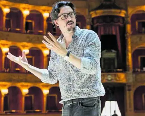  "Reinvento “West Side Story” con cantanti lirici e un messaggio sempre attuale"