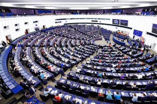 "Sostegno all'Ucraina". La risoluzione Ue divide centrodestra e Pd