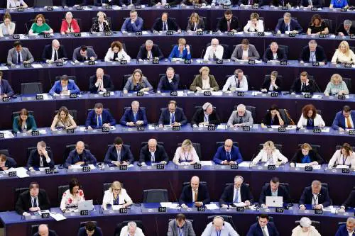 Stessi vertici, nuovi equilibri. Migranti e green deal rivisti per calmare l'estrema destra