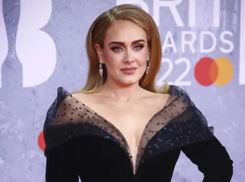 "Mi prendo una lunga pausa...". L'annuncio choc di Adele