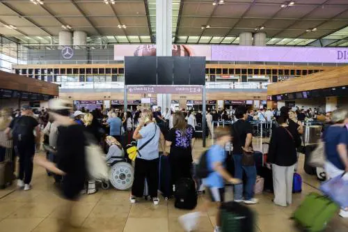Down informatico mondiale. Aeroporti e banche nel caos
