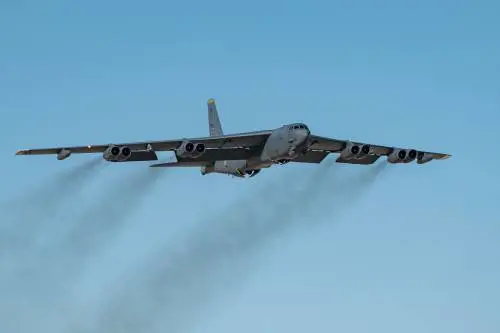 Jet di linea sfiora un bombardiere B-52 e vira all’improvviso: “Nessuno ci aveva avvisati”
