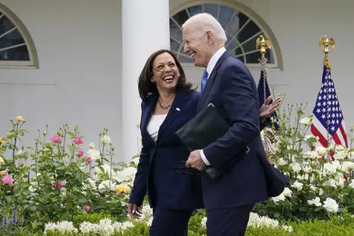 "Biden ha esitato": il presidente e i dubbi sulla vice Kamala Harris