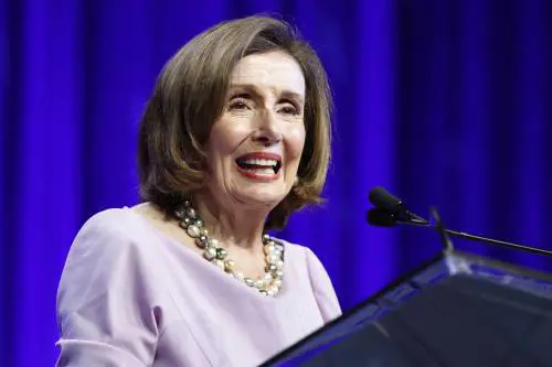"Un sostegno personale e politico": Kamala Harris incassa anche l'appoggio di Nancy Pelosi