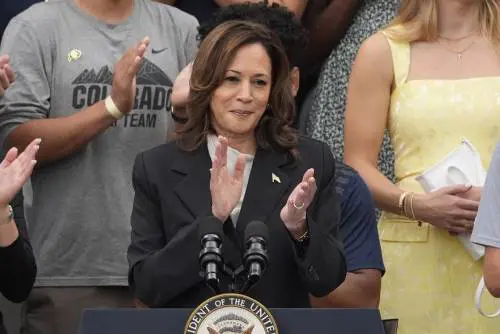 Kamala Harris per ora non convince gli elettori: Trump ancora avanti nei sondaggi