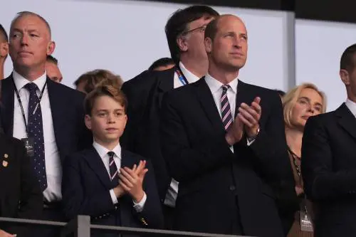 Impegni ufficiali e viaggi senza papà. La vita da grande del principino George