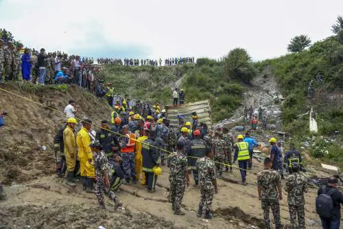 Nepal, aereo di linea si schianta dopo il decollo a Kathmandu