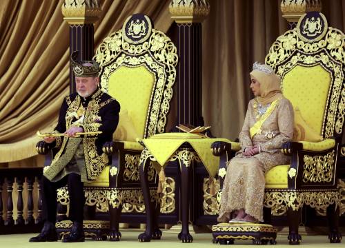 "Una monarchia a rotazione". È stato incoronato il nuovo Re della Malesia