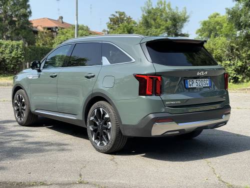 Kia Sorento 2024: guarda la gallery del rinnovato SUV da famiglia, anche Diesel