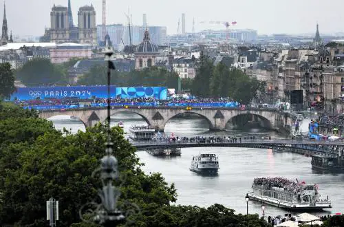Per la Senna un altro buco nell'acqua. A rischio il via della gara di triathlon